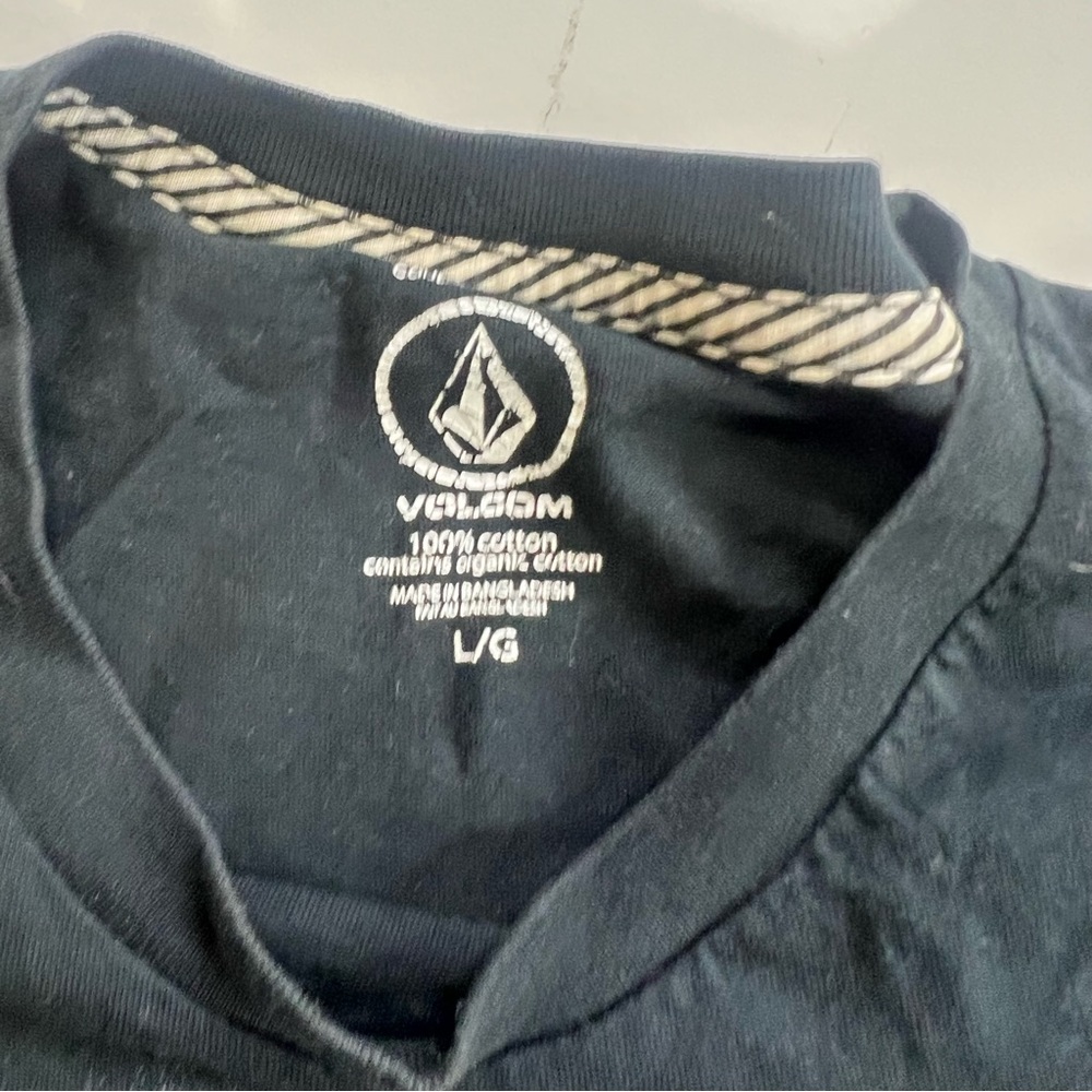 Volcom men’s black shirt L m119-27 - Picture 2 of 3